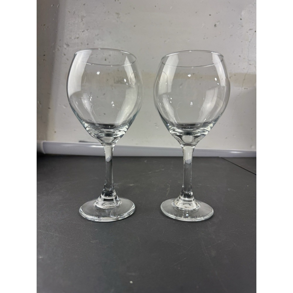 2 Crystal Wine Glasses‎ nice weight